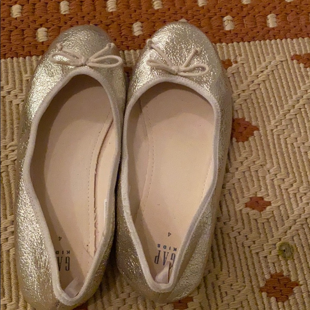 Girls flats.